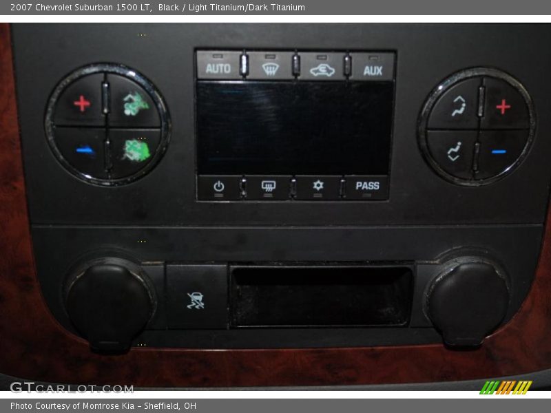 Black / Light Titanium/Dark Titanium 2007 Chevrolet Suburban 1500 LT