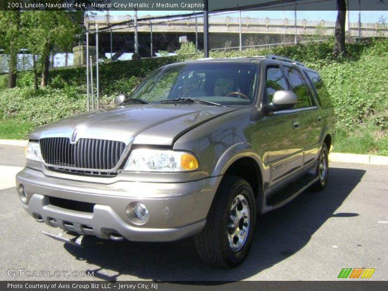 Mineral Grey Metallic / Medium Graphite 2001 Lincoln Navigator 4x4