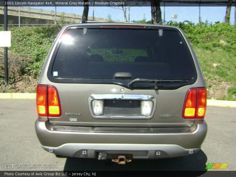 Mineral Grey Metallic / Medium Graphite 2001 Lincoln Navigator 4x4