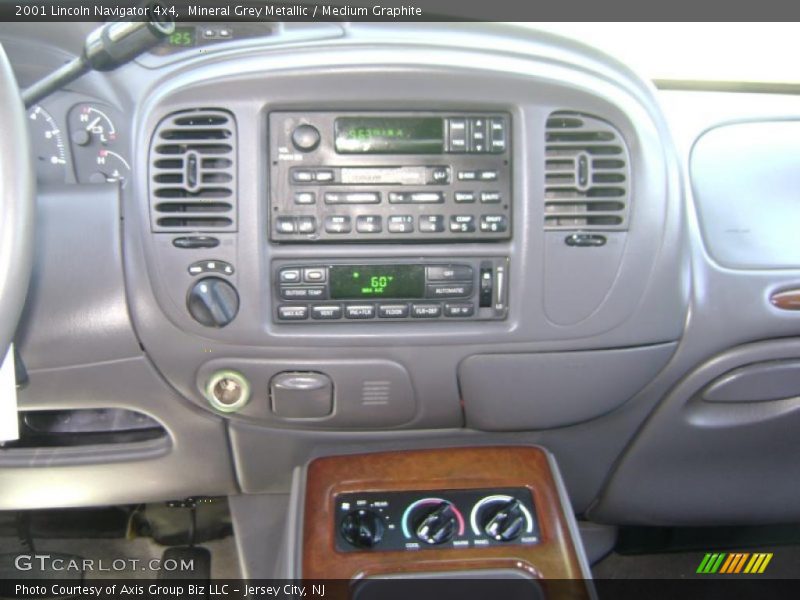 Mineral Grey Metallic / Medium Graphite 2001 Lincoln Navigator 4x4