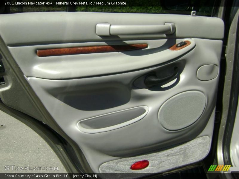 Mineral Grey Metallic / Medium Graphite 2001 Lincoln Navigator 4x4