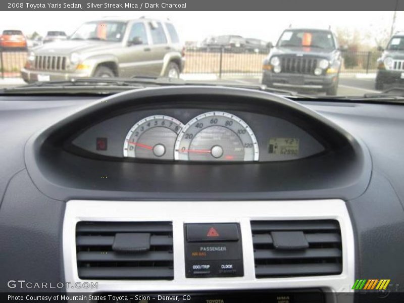 Silver Streak Mica / Dark Charcoal 2008 Toyota Yaris Sedan