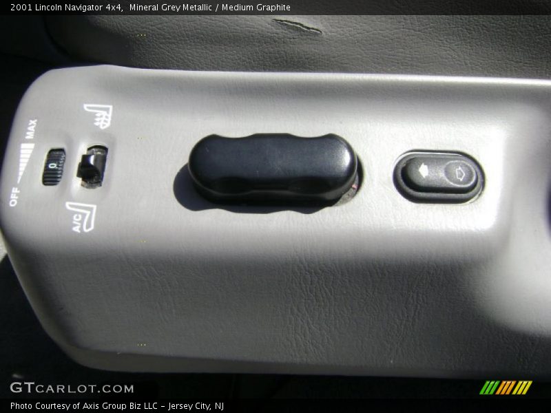 Mineral Grey Metallic / Medium Graphite 2001 Lincoln Navigator 4x4