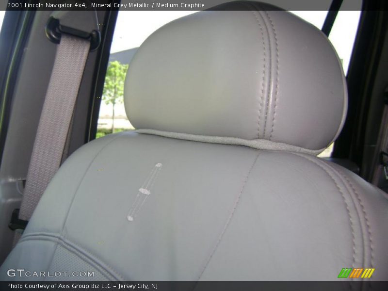 Mineral Grey Metallic / Medium Graphite 2001 Lincoln Navigator 4x4
