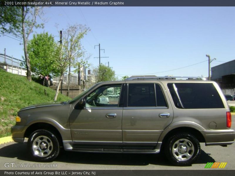 Mineral Grey Metallic / Medium Graphite 2001 Lincoln Navigator 4x4