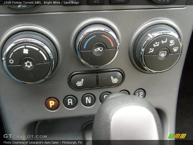 Bright White / Sand Beige 2006 Pontiac Torrent AWD