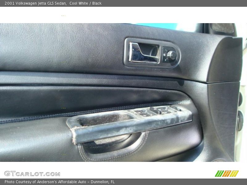 Cool White / Black 2001 Volkswagen Jetta GLS Sedan