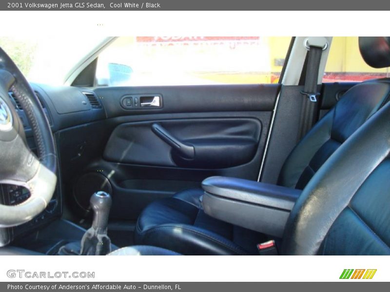 Cool White / Black 2001 Volkswagen Jetta GLS Sedan