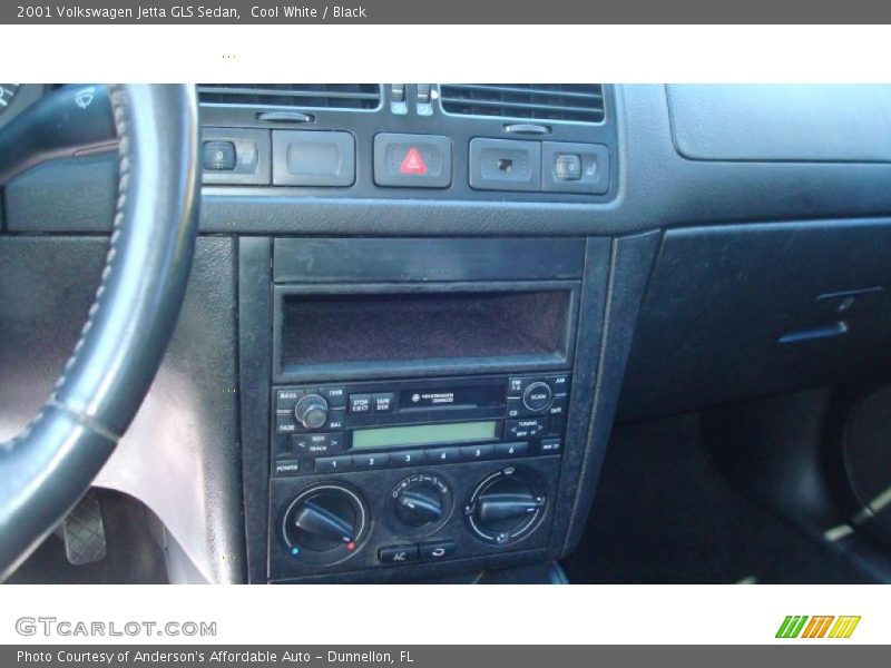 Cool White / Black 2001 Volkswagen Jetta GLS Sedan