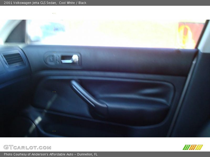 Cool White / Black 2001 Volkswagen Jetta GLS Sedan