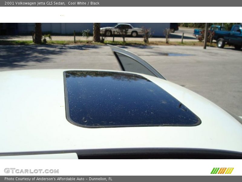 Cool White / Black 2001 Volkswagen Jetta GLS Sedan