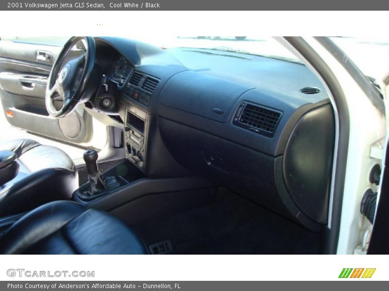 Cool White / Black 2001 Volkswagen Jetta GLS Sedan