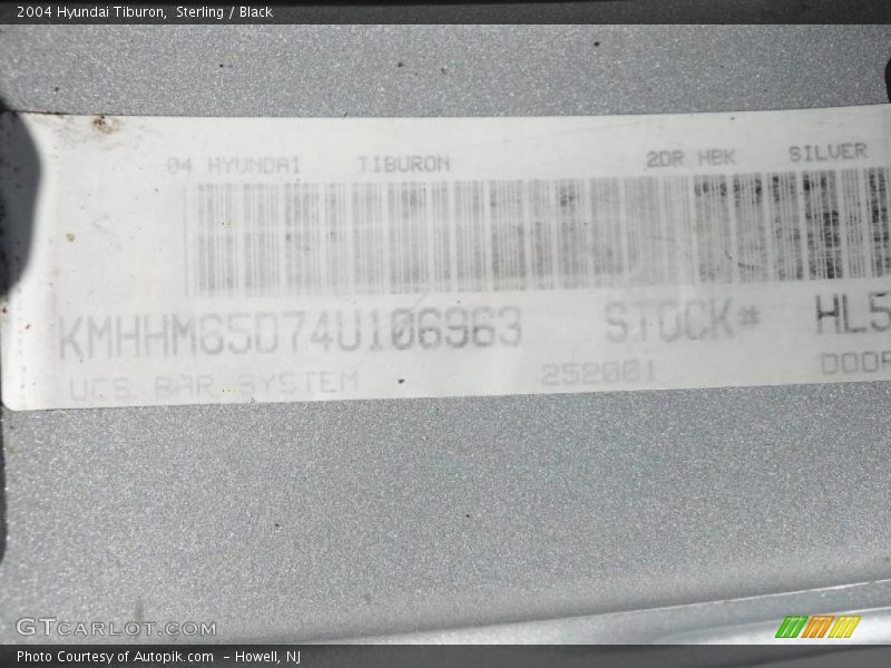 Sterling / Black 2004 Hyundai Tiburon