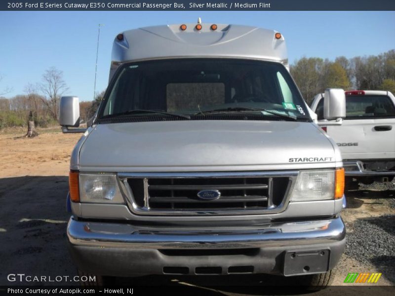 Silver Metallic / Medium Flint 2005 Ford E Series Cutaway E350 Commercial Passenger Bus