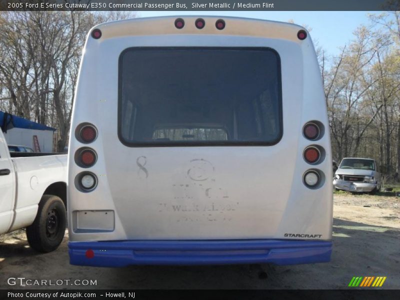 Silver Metallic / Medium Flint 2005 Ford E Series Cutaway E350 Commercial Passenger Bus