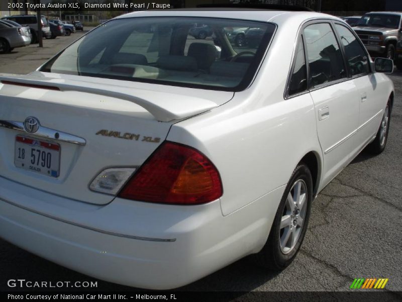 Diamond White Pearl / Taupe 2002 Toyota Avalon XLS