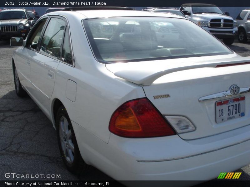 Diamond White Pearl / Taupe 2002 Toyota Avalon XLS