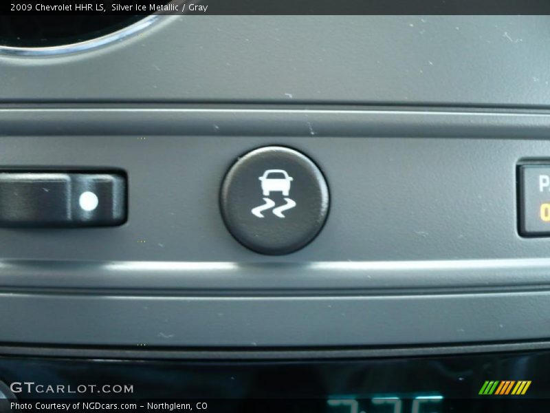 Silver Ice Metallic / Gray 2009 Chevrolet HHR LS