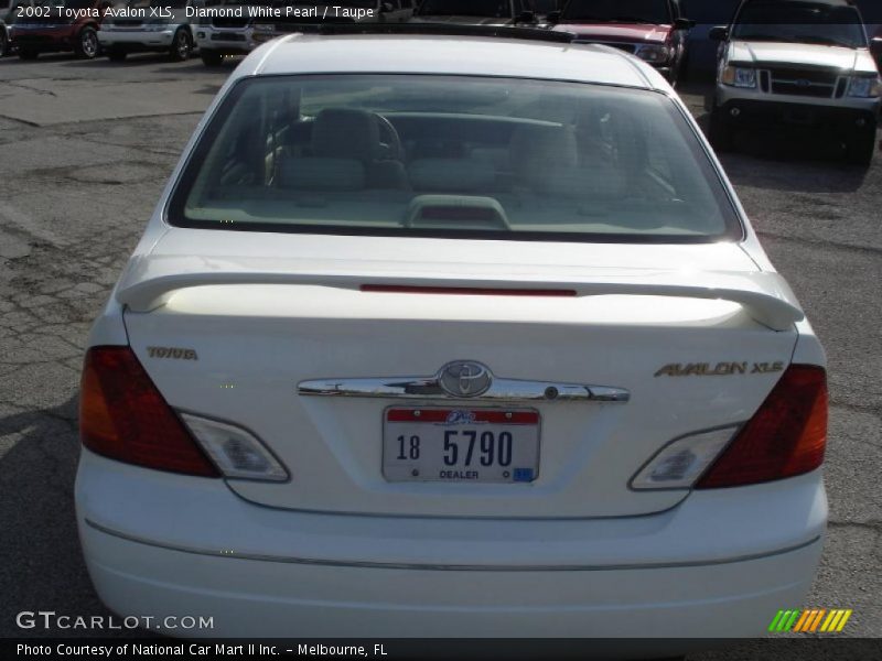 Diamond White Pearl / Taupe 2002 Toyota Avalon XLS