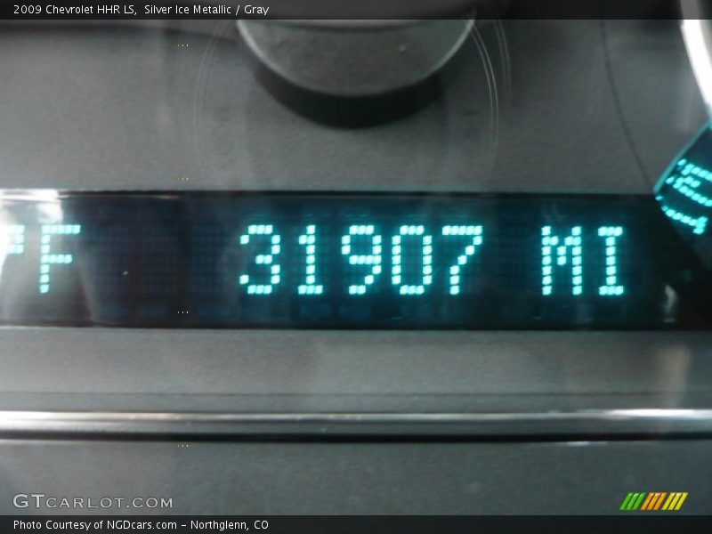 Silver Ice Metallic / Gray 2009 Chevrolet HHR LS