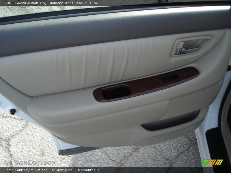 Diamond White Pearl / Taupe 2002 Toyota Avalon XLS