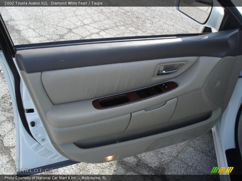 Diamond White Pearl / Taupe 2002 Toyota Avalon XLS