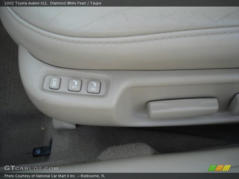 Diamond White Pearl / Taupe 2002 Toyota Avalon XLS