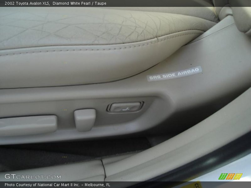Diamond White Pearl / Taupe 2002 Toyota Avalon XLS