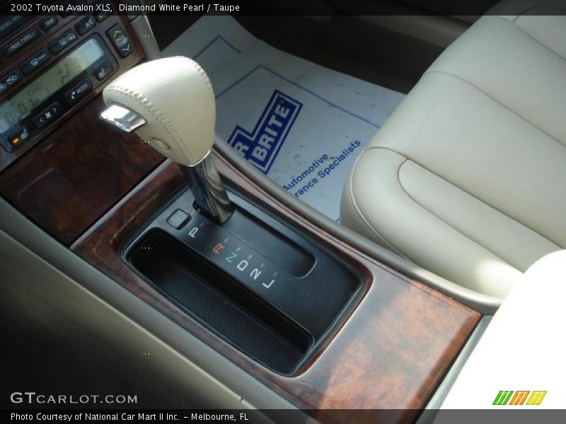 Diamond White Pearl / Taupe 2002 Toyota Avalon XLS