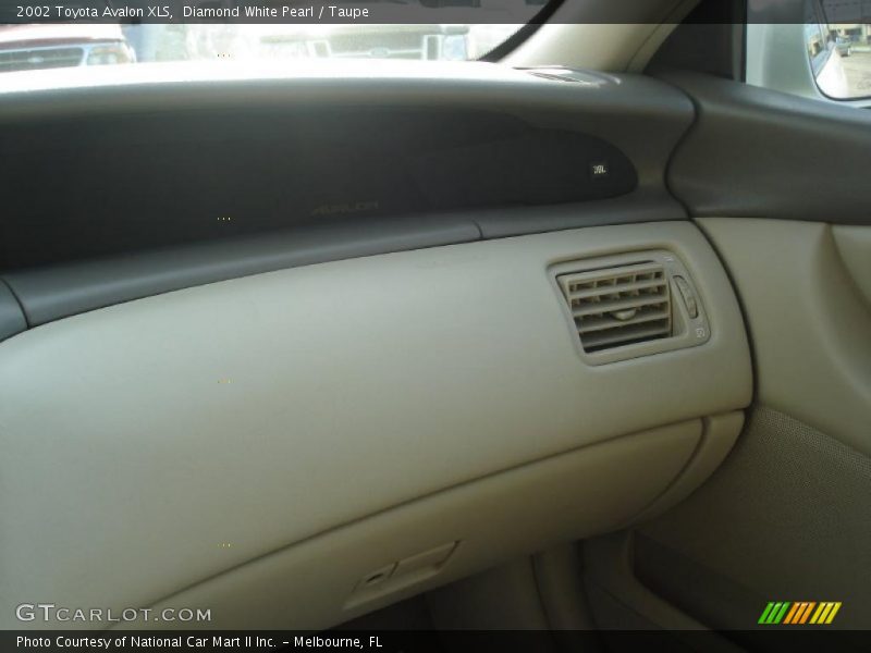 Diamond White Pearl / Taupe 2002 Toyota Avalon XLS