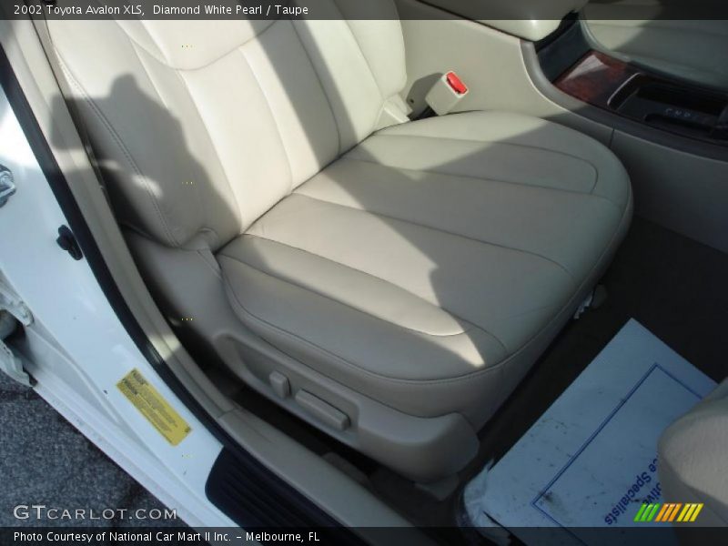 Diamond White Pearl / Taupe 2002 Toyota Avalon XLS