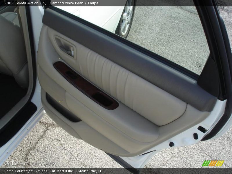 Diamond White Pearl / Taupe 2002 Toyota Avalon XLS