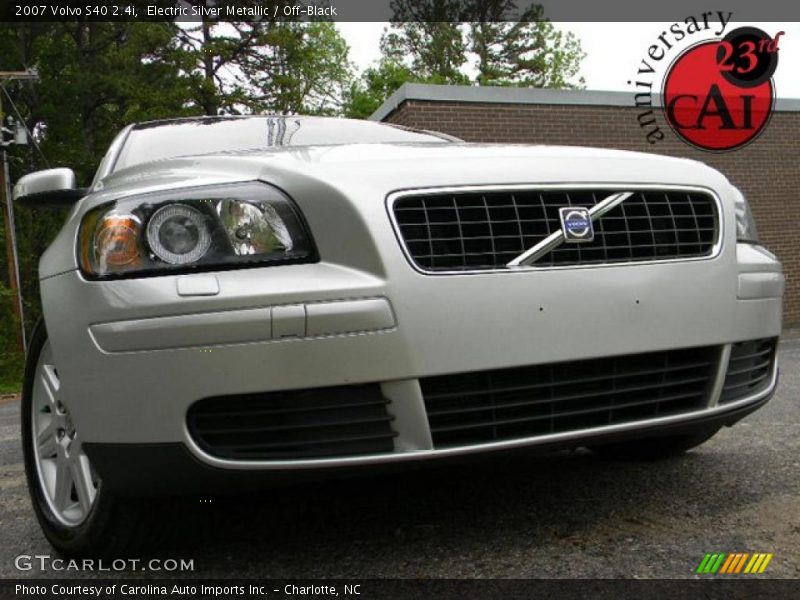 Electric Silver Metallic / Off-Black 2007 Volvo S40 2.4i