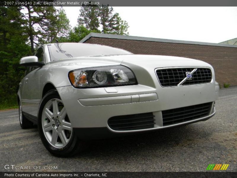 Electric Silver Metallic / Off-Black 2007 Volvo S40 2.4i