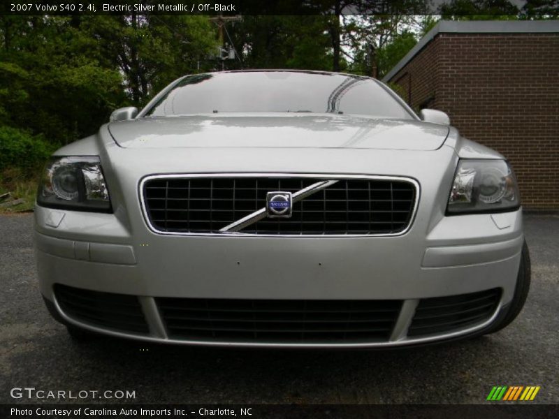 Electric Silver Metallic / Off-Black 2007 Volvo S40 2.4i