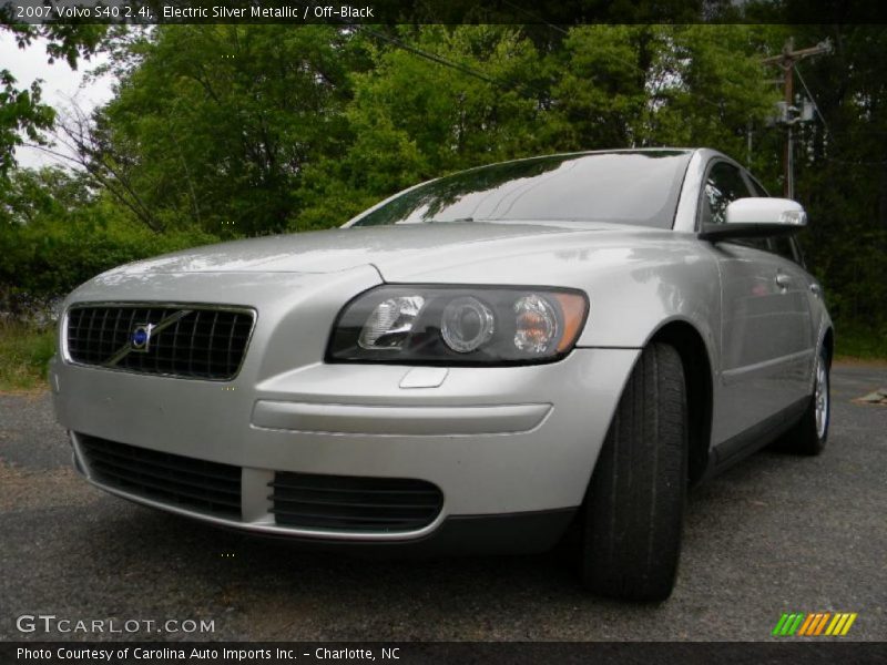 Electric Silver Metallic / Off-Black 2007 Volvo S40 2.4i
