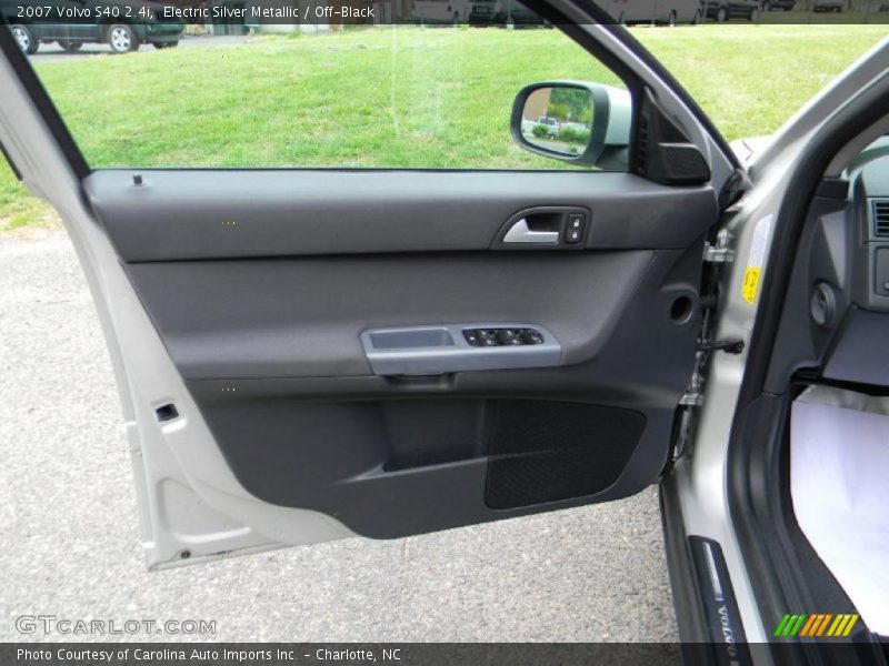 Electric Silver Metallic / Off-Black 2007 Volvo S40 2.4i