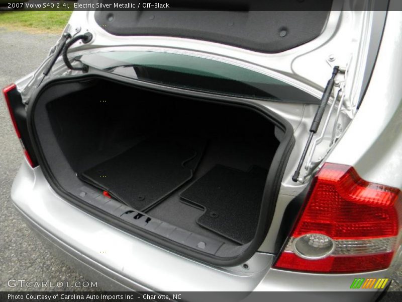 Electric Silver Metallic / Off-Black 2007 Volvo S40 2.4i