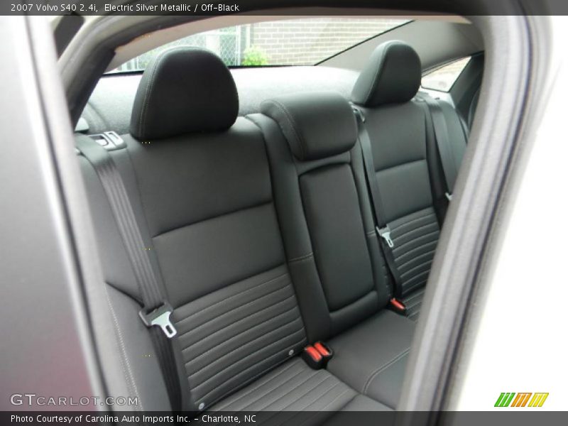 Electric Silver Metallic / Off-Black 2007 Volvo S40 2.4i