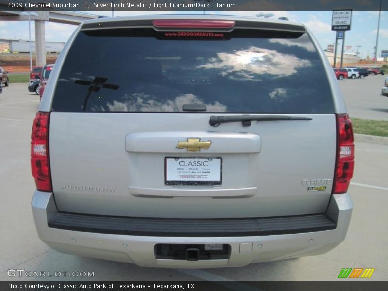 Silver Birch Metallic / Light Titanium/Dark Titanium 2009 Chevrolet Suburban LT