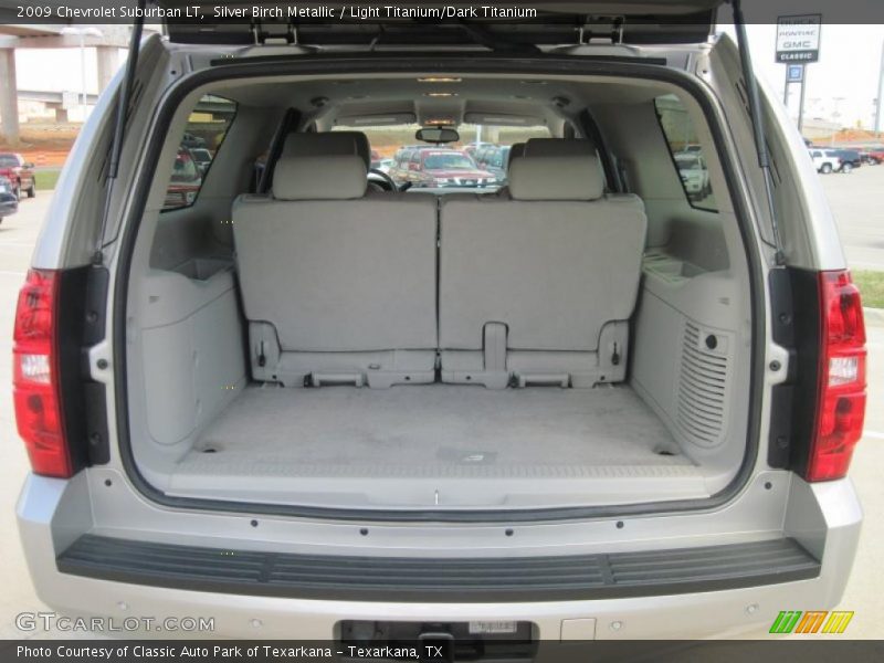 Silver Birch Metallic / Light Titanium/Dark Titanium 2009 Chevrolet Suburban LT