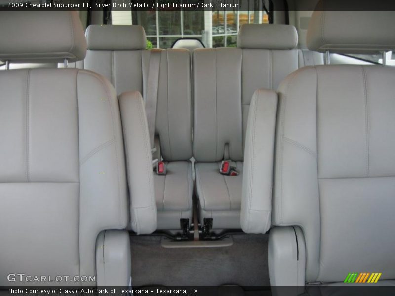 Silver Birch Metallic / Light Titanium/Dark Titanium 2009 Chevrolet Suburban LT