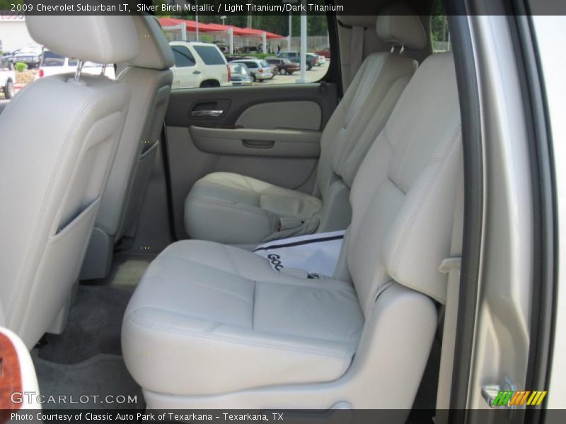 Silver Birch Metallic / Light Titanium/Dark Titanium 2009 Chevrolet Suburban LT