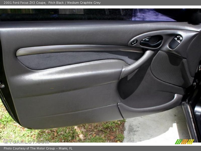 Pitch Black / Medium Graphite Grey 2001 Ford Focus ZX3 Coupe
