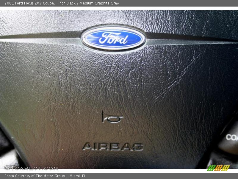 Pitch Black / Medium Graphite Grey 2001 Ford Focus ZX3 Coupe