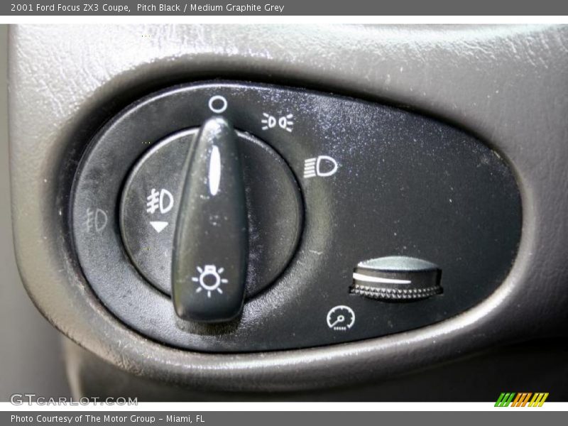 Pitch Black / Medium Graphite Grey 2001 Ford Focus ZX3 Coupe