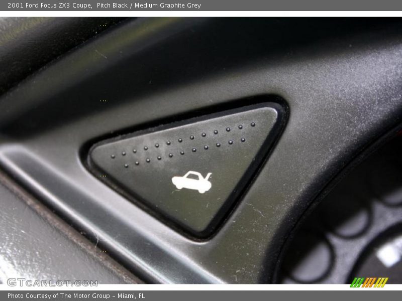 Pitch Black / Medium Graphite Grey 2001 Ford Focus ZX3 Coupe
