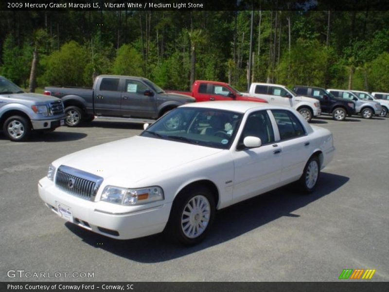 Vibrant White / Medium Light Stone 2009 Mercury Grand Marquis LS