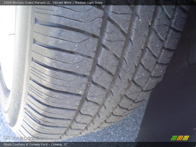 Vibrant White / Medium Light Stone 2009 Mercury Grand Marquis LS