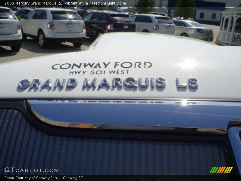 Vibrant White / Medium Light Stone 2009 Mercury Grand Marquis LS